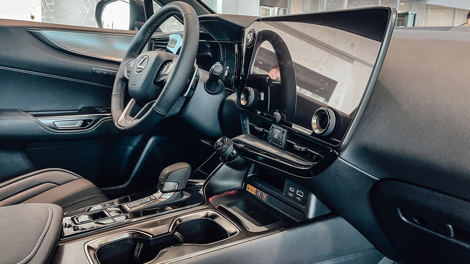 Das Cockpit des Lexus NX.