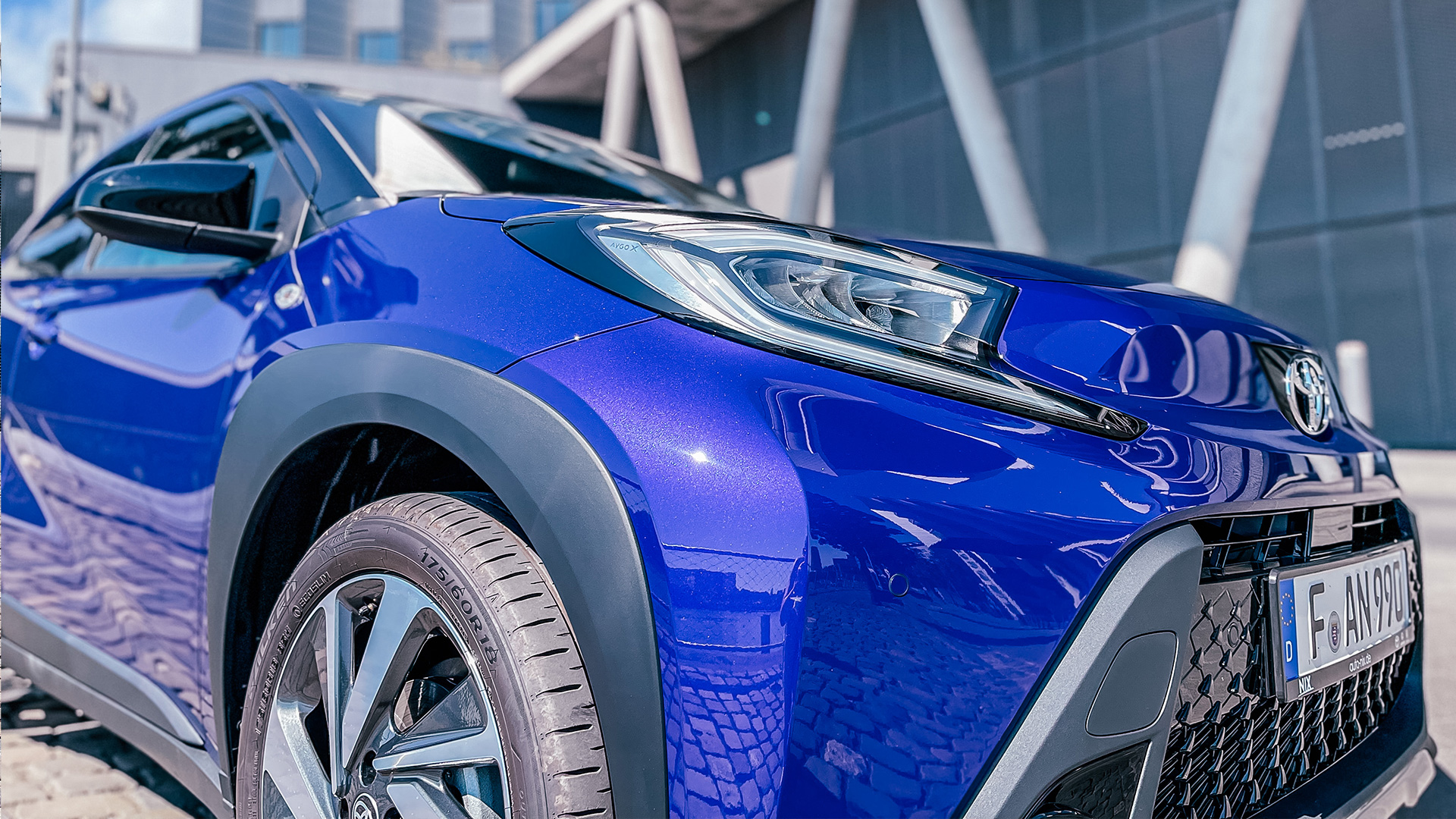 Der Toyota Aygo X in Juniper Blue