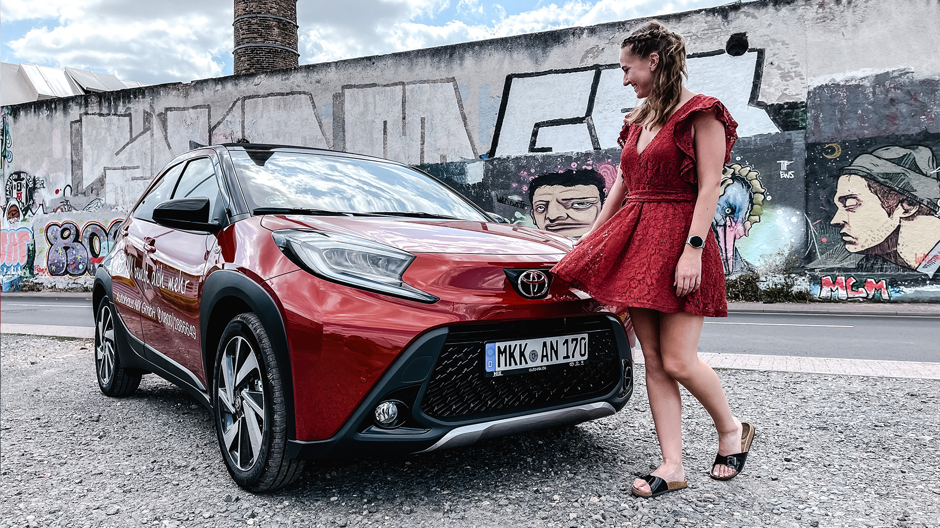 Der Aygo X in spaßig-feurigem Chilli Red